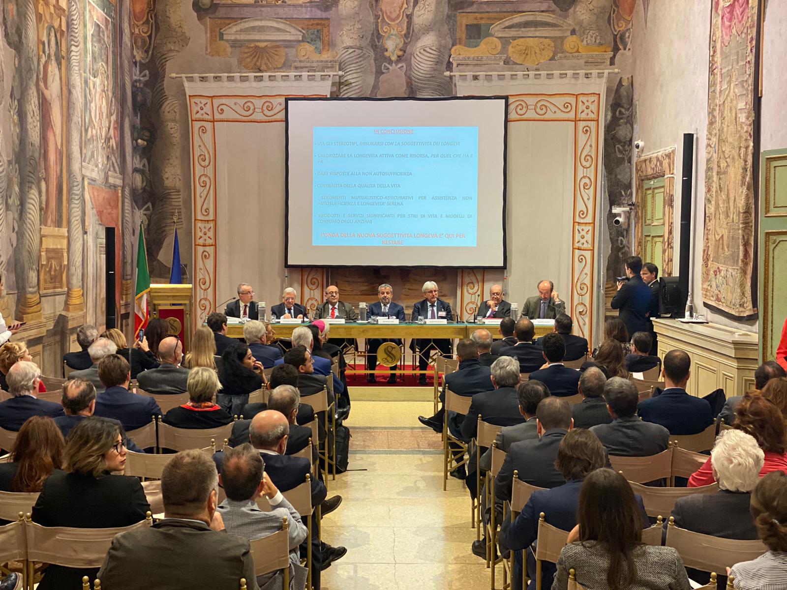 Longevità, in Italia record di over 65. Nuove prospettive da Silver Economy ma modello welfare familiare ‘scricchiola’