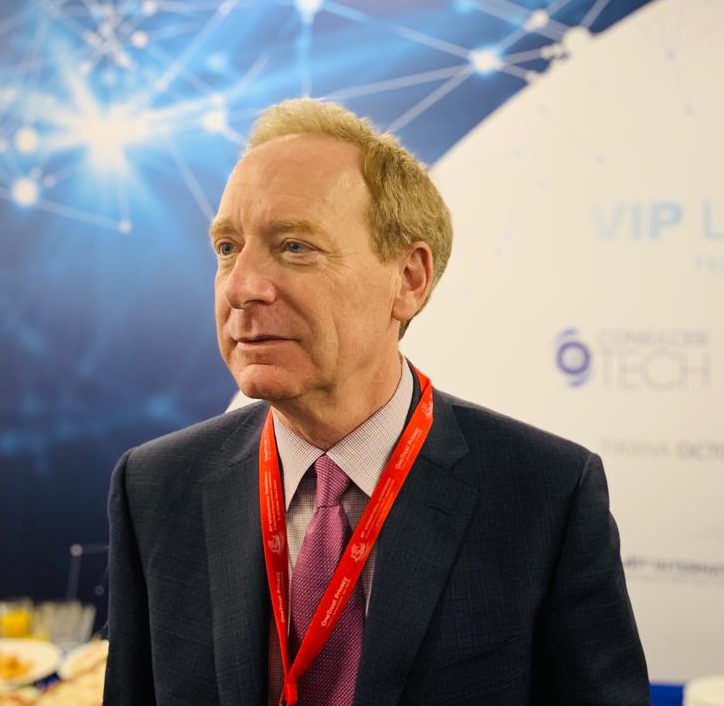 Brad Smith, presidente Microsoft: «Cura per il cancro entro il 2030 grazie a intelligenza artificiale e machine learning»