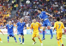 Malattie neurodegenerative: calciatori più colpiti? Tedeschi (SIN): «Microtraumi e tossine presenti sull’erba possibili cause di Alzheimer e Sla»