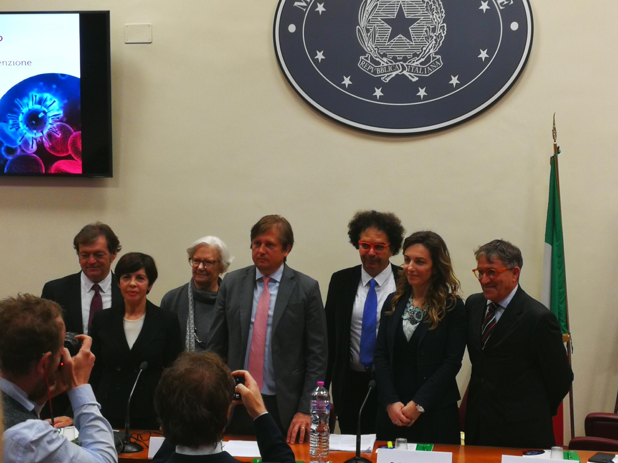 HIV, torna la speranza di un vaccino. Sileri (Vice Ministro Salute): «Sarebbe rivoluzione del secolo. Diagnosi precoce fondamentale»