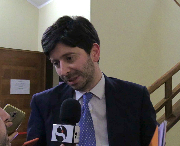 Covid-19, Speranza: «L’Italia si sta rialzando ma la battaglia non è vinta. Scriviamo insieme il futuro»