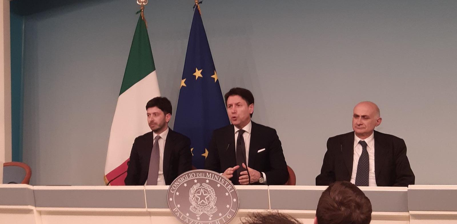 Coronavirus, confermati i primi due casi in Italia. Chiuso il traffico aereo da e per la Cina