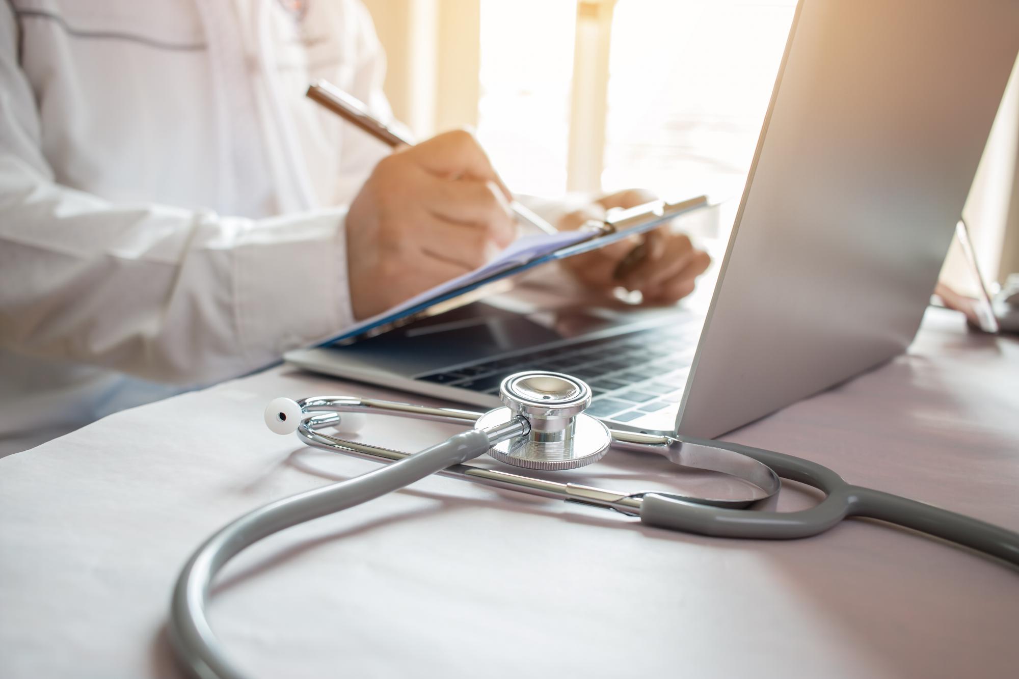  Sanit-obbligo-formativo-manca-1-mese-alla-scadenza-Gli-operatori-sanitari-corrono-ai-ripari-30-di-iscrizioni-ai-corsi-a-distanza-di-Consulcesi