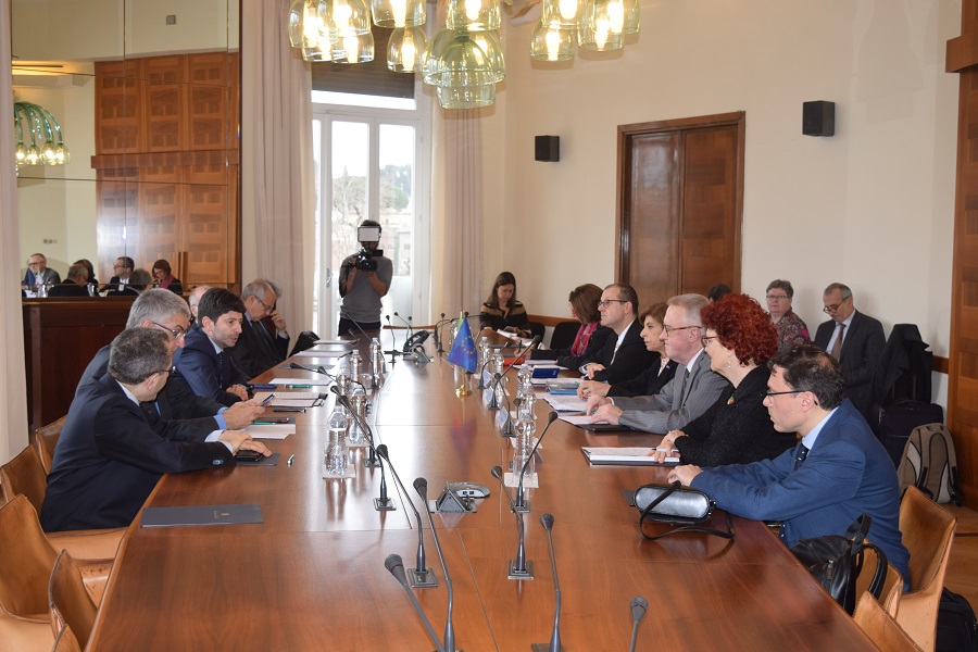 Coronavirus, vertice al ministero Salute con OMS, ECDC e UE: «Bene Italia». Da Bruxelles aiuti per materiale sanitario e test