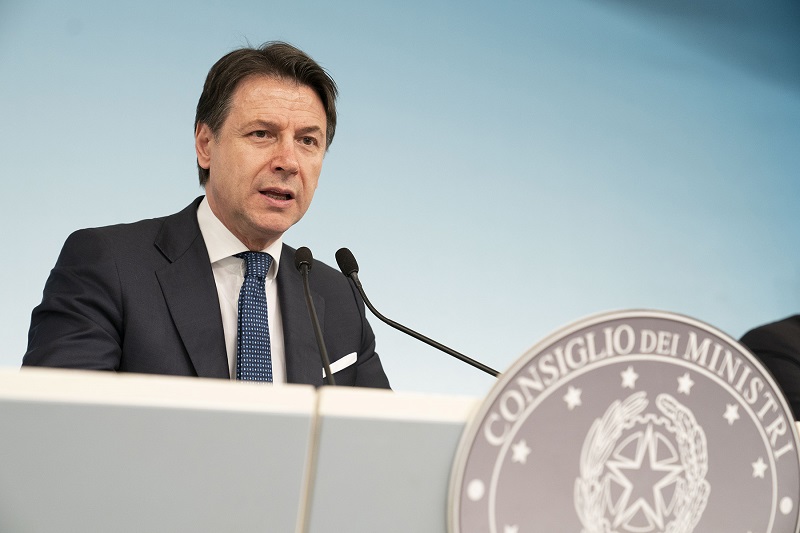 Coronavirus, Conte: «Chiuse in tutta Italia le attività produttive non essenziali». Il decreto
