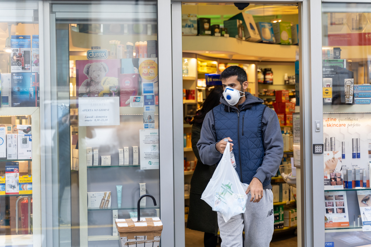 Covid-19, Cossolo (Federfarma): «Tre farmacisti morti, trenta contagiati. E siamo ancora in attesa dei DPI»