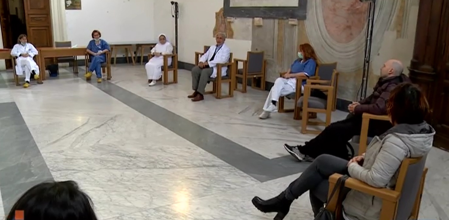 Coronavirus, lo psicologo: «L’incubo peggiore di chi lavora in ospedale è contagiare i propri cari»