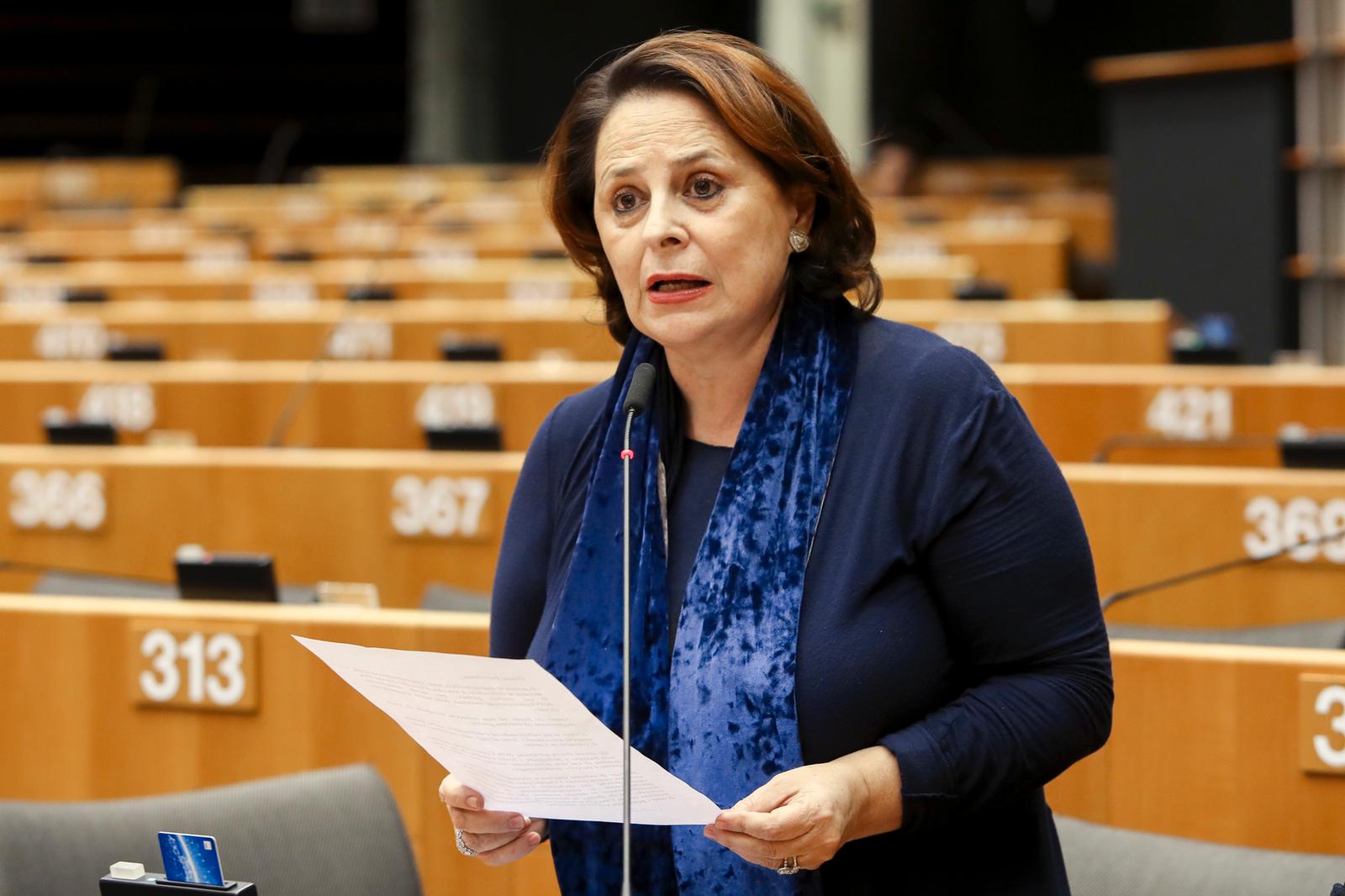 Covid-19, Regimenti (Lega): «Medici di base preziosi, ma costretti a fare test e tamponi in condomini»