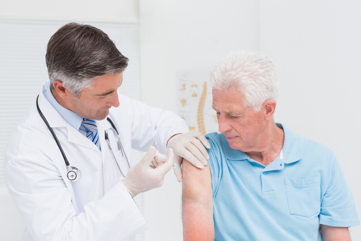 Vaccini, Italia Longeva: «Puntiamo a raddoppiare le coperture degli anziani»