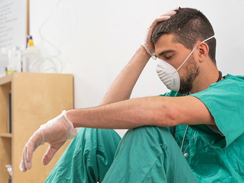 Covid, con primi stop ai sanitari non vaccinati rischio buchi in reparti