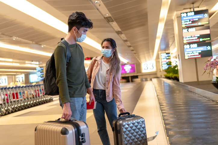 Ondate di Covid prevedibili in base ai flussi aeroportuali. Ecco perché il distanziamento è più importante che mai