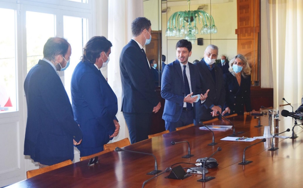 Sanità privata, contratto firmato: per 100mila lavoratori +154 euro al mese