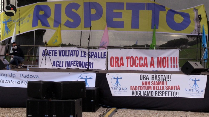«Stabilizzazione, aumenti salariali e riconoscimento della professione». Le richieste degli infermieri al Circo Massimo