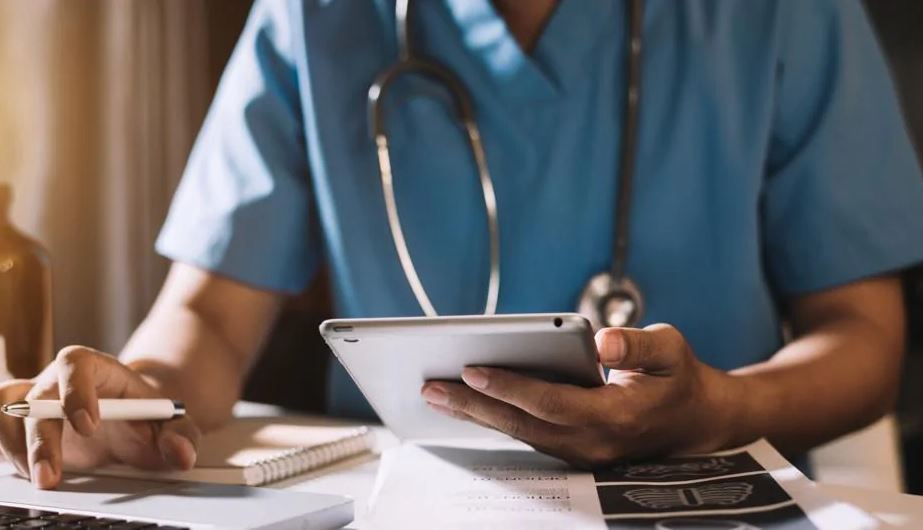 Covid-19, la proposta di Ganau-Manai: «Reclutare studenti di Medicina e Infermieristica per attività di contact tracing»