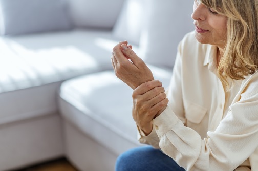 L’osteoporosi è un nemico invisibile: ecco come proteggere la salute delle ossa