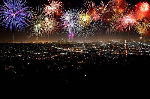 Capodanno, Balzanelli (SIS 118): «Attenzione ad eccessi di cibo e alcol, botti illegali e lancio di oggetti dai balconi»