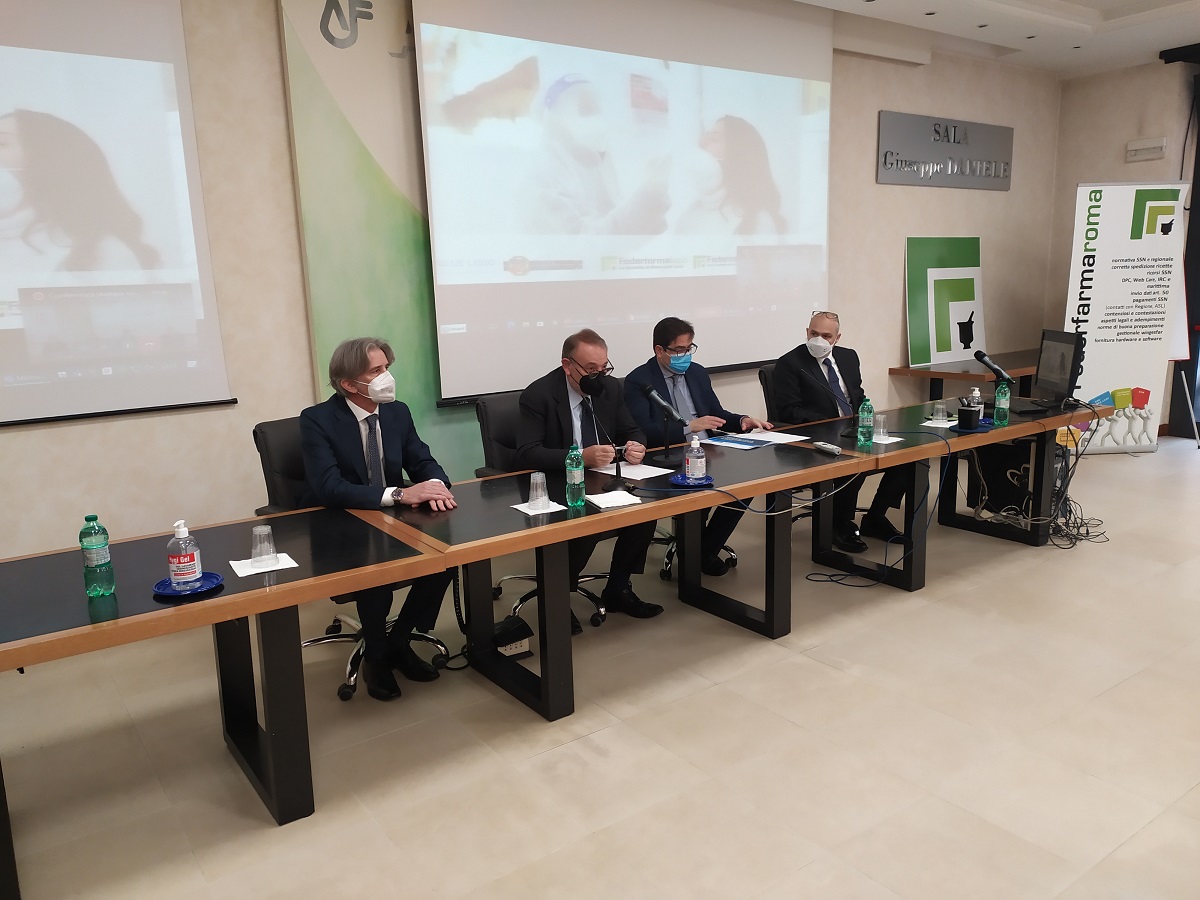 Tamponi rapidi e test sierologici in farmacia: in un mese trovati 6.153 positivi nel Lazio