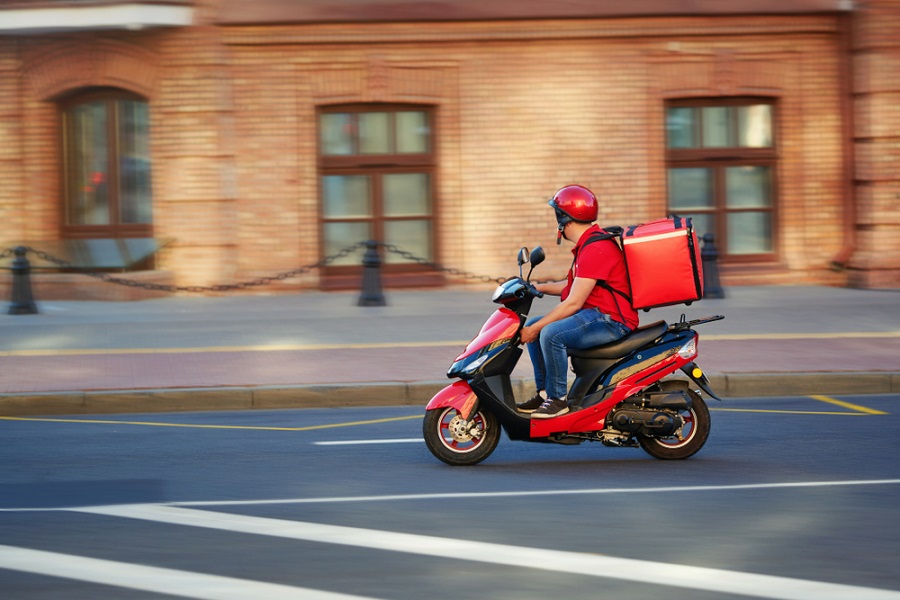 Food delivery: sette regole per mangiare bene e in sicurezza durante le feste