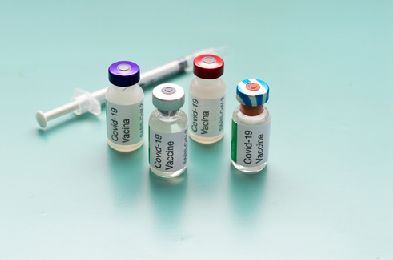 I nuovi vaccini Covid si preparano a combattere l’ondata autunnale. Quale booster scegliere?