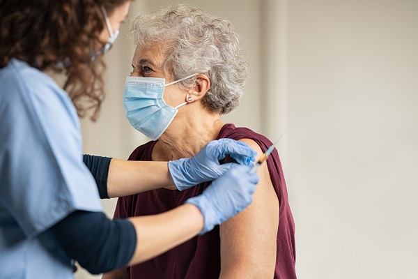 L’appello a Speranza: «Vaccinare un familiare di ogni ospite in RSA per combattere la solitudine degli anziani»