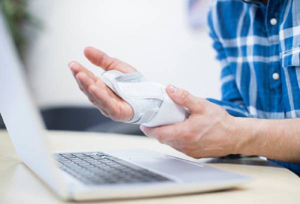 Chi opera il tunnel carpale