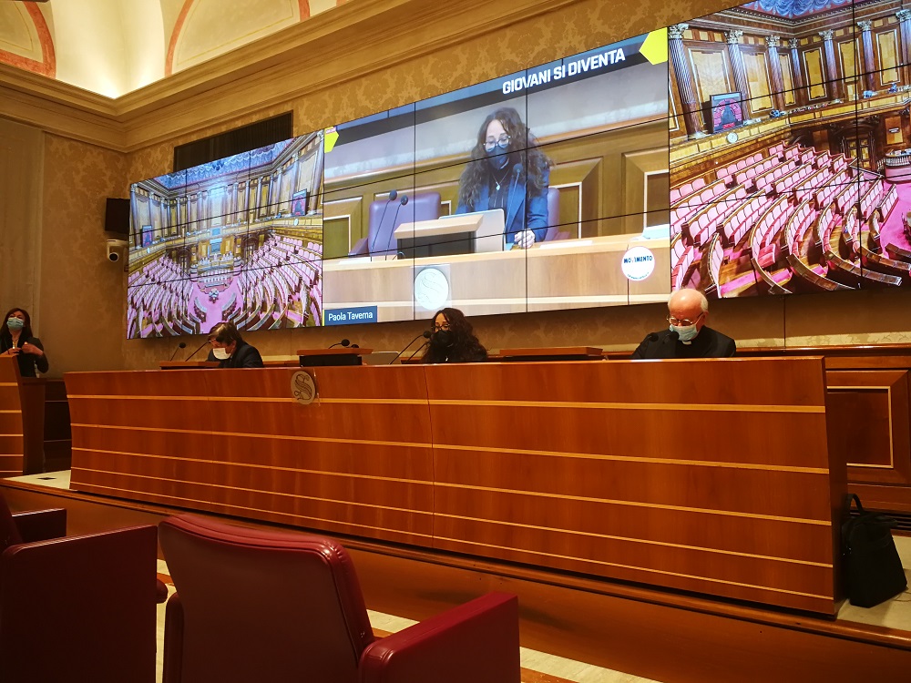 Longevità, nasce intergruppo. Taverna (M5S): «Tutela degli anziani nella Carta»
