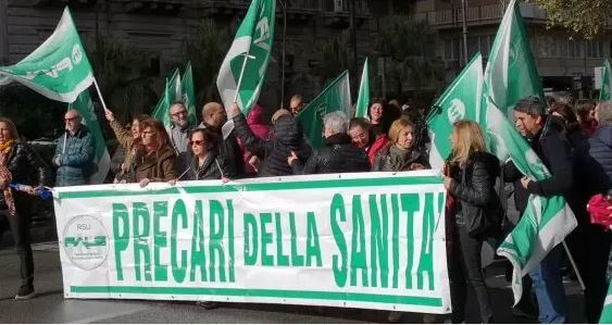 Vaccini, Fials: «AAA cercasi infermieri: in Italia è caccia ai professionisti ma assunzioni col contagocce o a tempo»