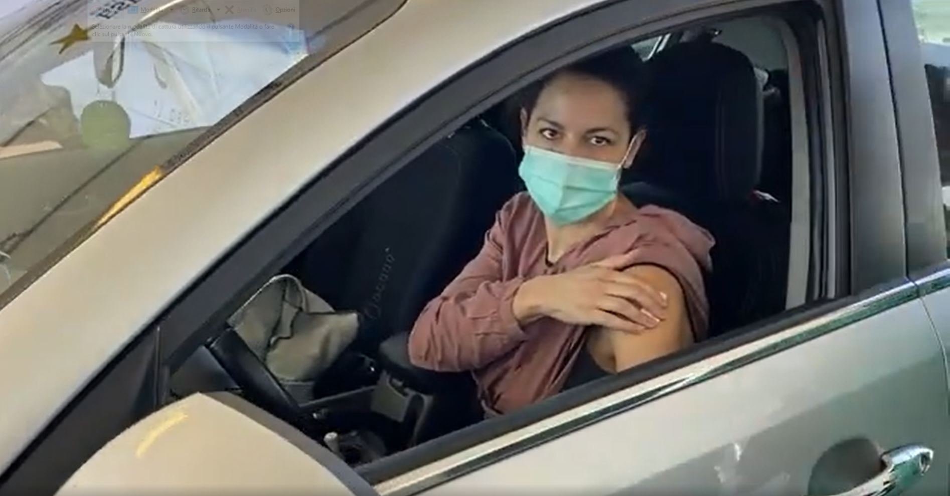 Inaugurato il primo drive through vaccinale d’Italia a Milano, poche ore prima della sospensione di AstraZeneca