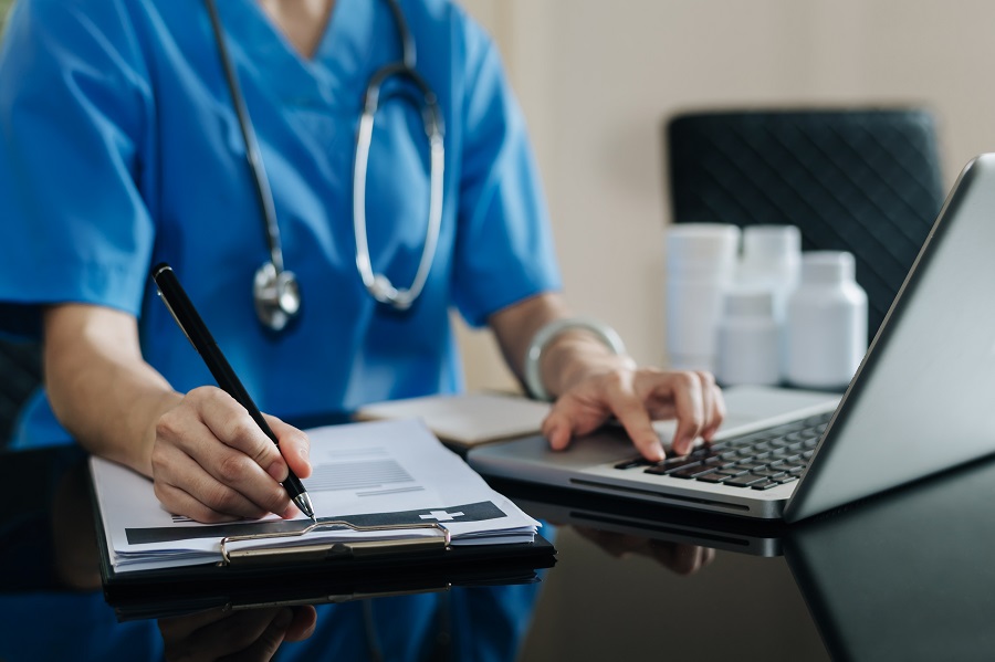 Difficoltà economiche e necessità improvvise, i sussidi previsti per i medici