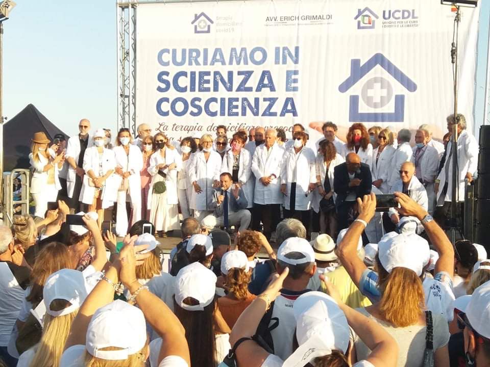 Covid, a Napoli la terza Conferenza per le terapie domiciliari precoci. Grimaldi: «A breve pubblicato primo studio»