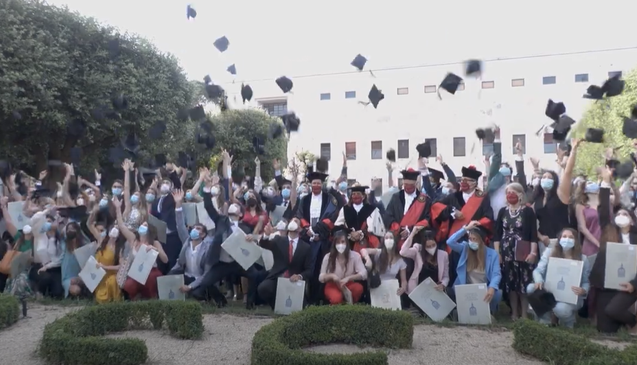 Graduation Day Sapienza per i sanitari di domani, dalla laurea al pc finalmente il lancio del tocco