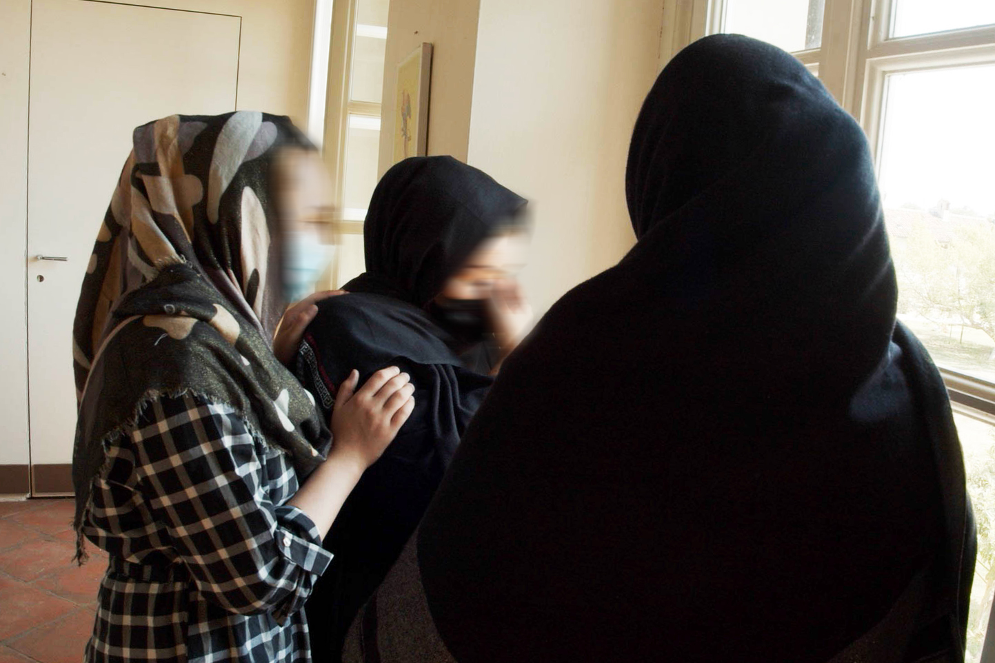 «Adesso fatemi tornare ad essere medico». Parla una delle dottoresse fuggite dall’Afghanistan e arrivate in Italia