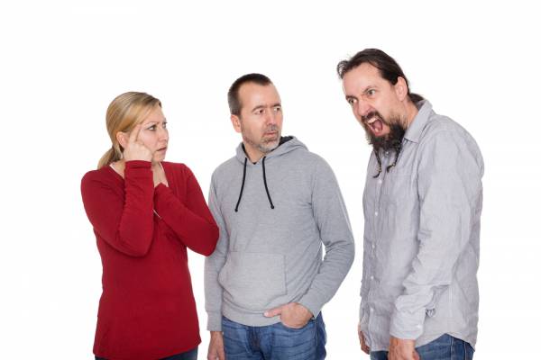 L’impatto psicologico dei tic: isolamento sociale, imbarazzo e ridotta autostima