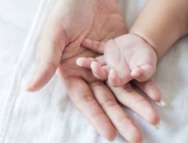 La storia di Micaela: «Dalla morte delle mie gemelline aiuto i genitori che affrontano un lutto perinatale»