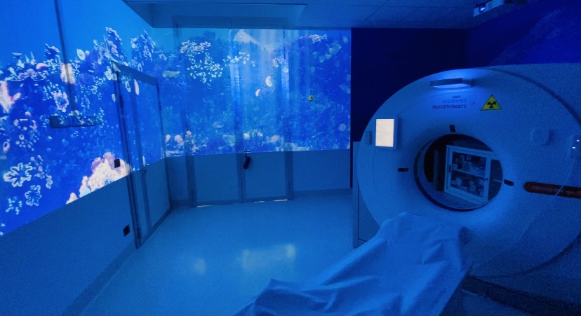 Una TAC “in fondo al mare” per rasserenare i piccoli pazienti del Policlinico di Milano