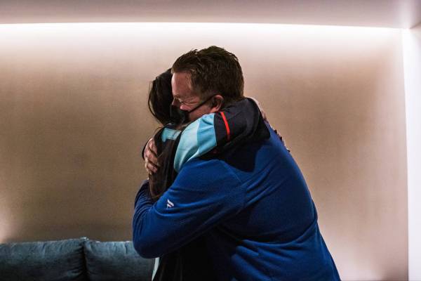 Melanoma, tifosa salva la vita all’assistente dei Vancouver Canucks