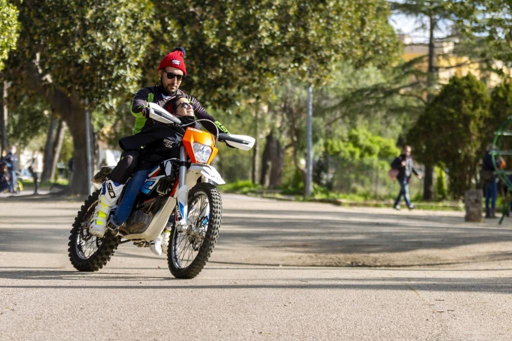 La storia di Nadia, l’influencer siciliana che abbatte (in moto) le barriere della disabilità