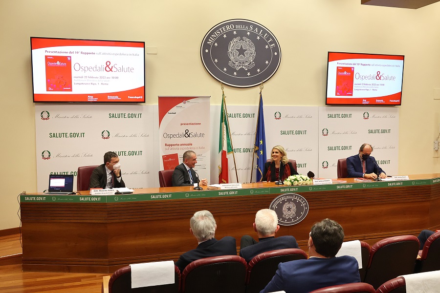 Più della metà dei contagiati in Italia ha avuto problemi di long Covid. Il Rapporto “Ospedali&Salute” di Aiop