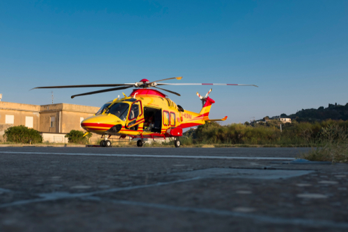 Eolie, gli abitanti lottano contro il depotenziamento dell’ospedale: «Serve l’elicottero anche per un gesso»