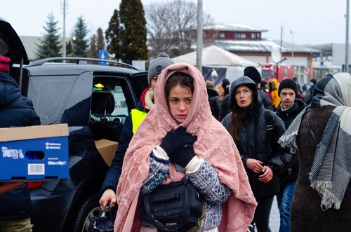 «Sguardi persi, storie di violenza e voglia di tornare in patria». Assistenti sociali in aiuto dei profughi ucraini