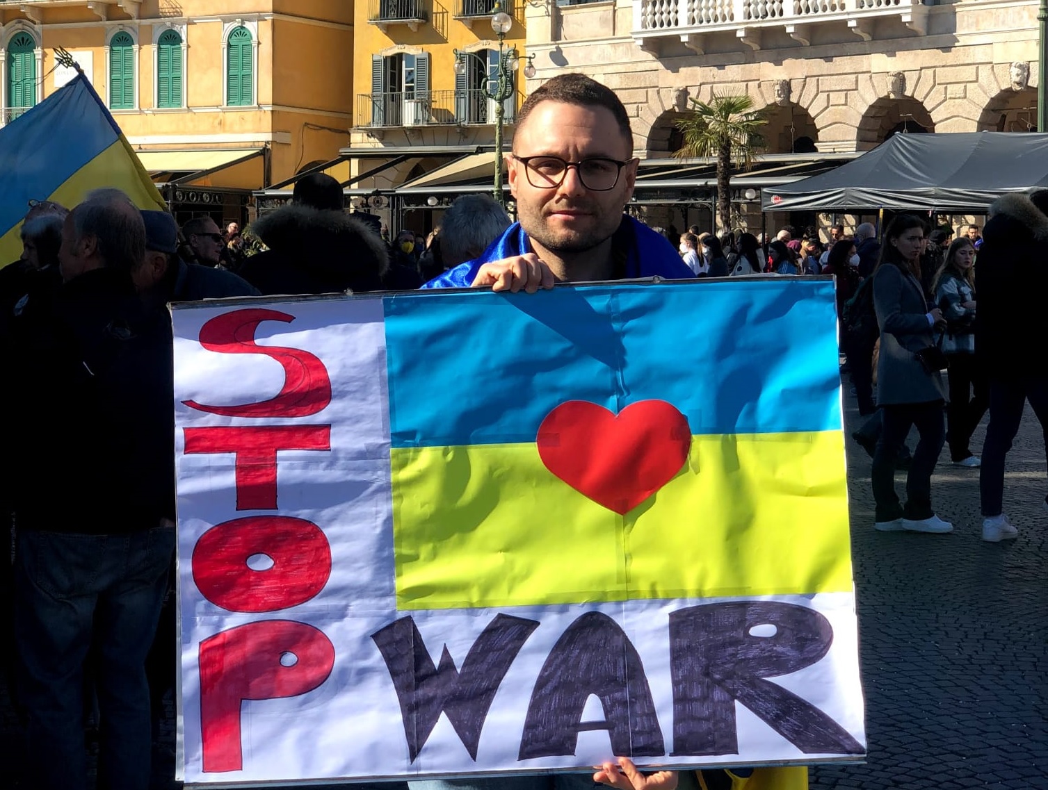 «Raccolgo fondi per chi ha perso tutto in Ucraina». La storia dello specializzando Rostyslav Boyko, a Modena con il cuore rivolto alla sua terra