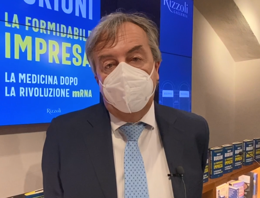 Quarta dose, Burioni: «Attendiamo i dati. Importante è la terza dose per tutti»