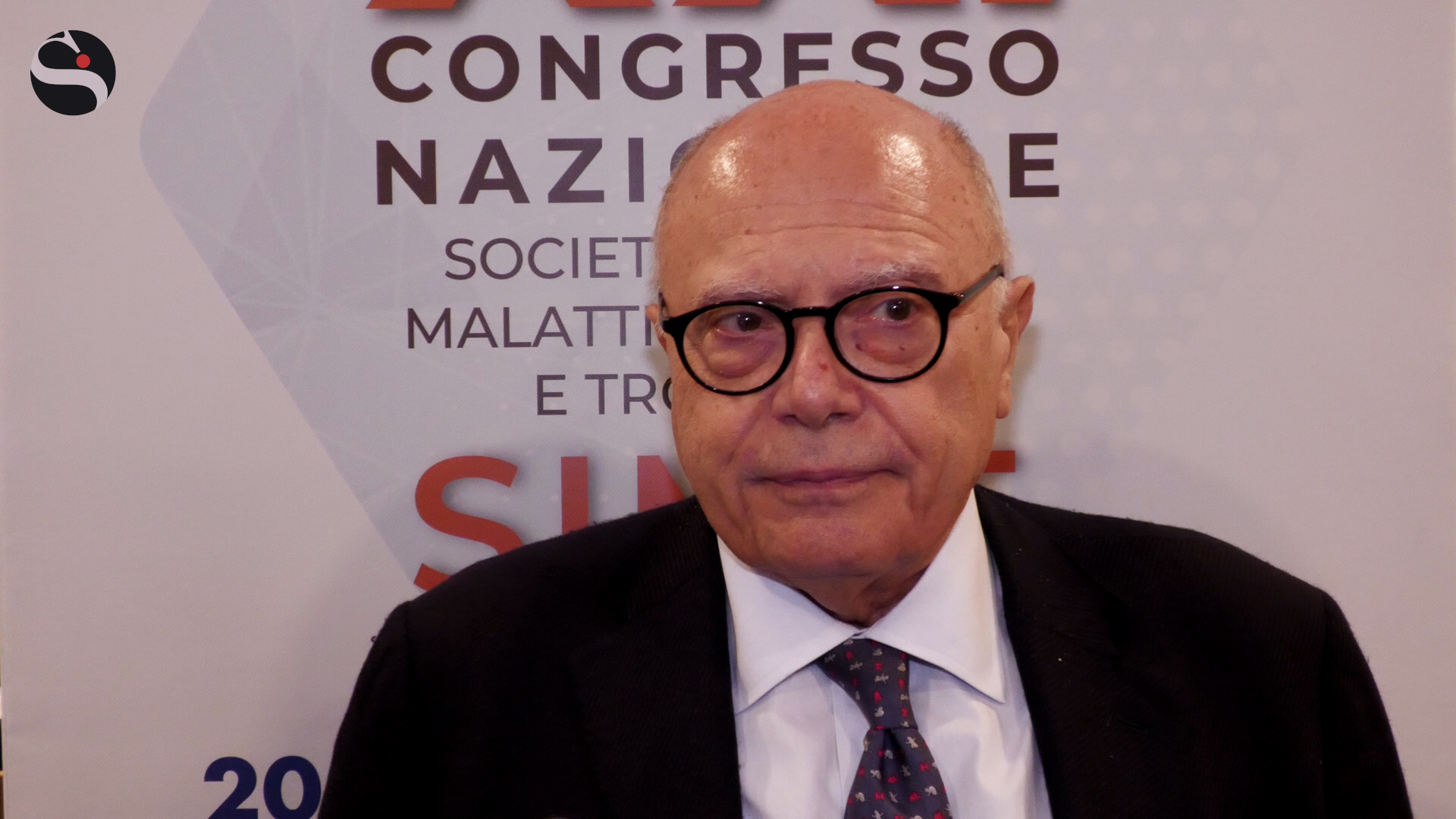 Galli: «Tutti dovrebbero fare la quarta dose. Al governo dico che la pandemia non finisce per decreto»