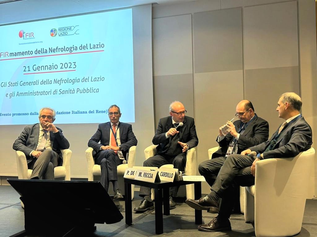 Nefrologia, l’allarme degli specialisti: posti letto tagliati e poca dialisi a domicilio