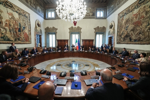 Straordinari a 100 euro l’ora e aumenti in Pronto soccorso. I dettagli del decreto Schillaci