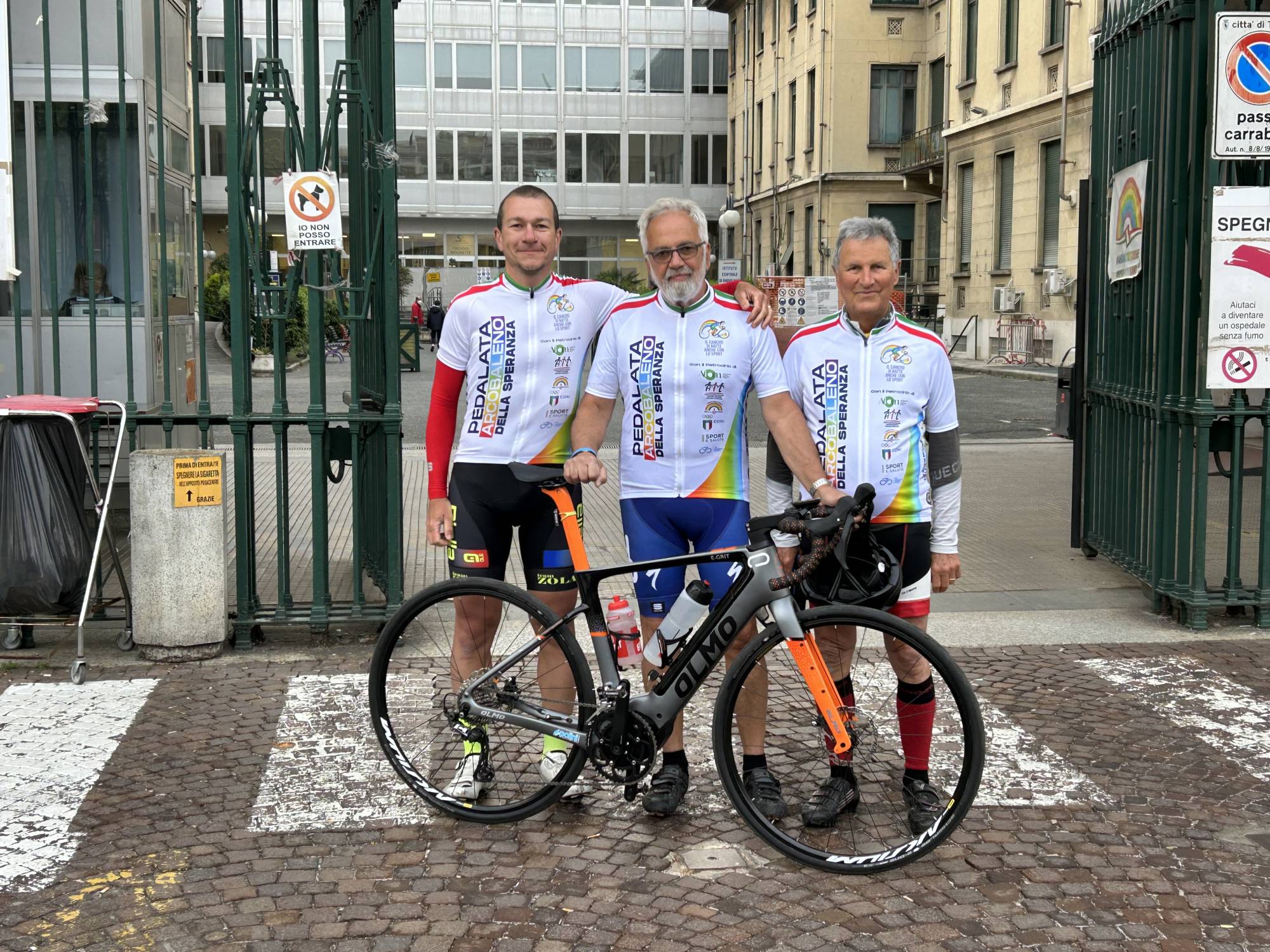 Da medico a paziente: Roberto percorre 700 km in bici per combattere il cancro