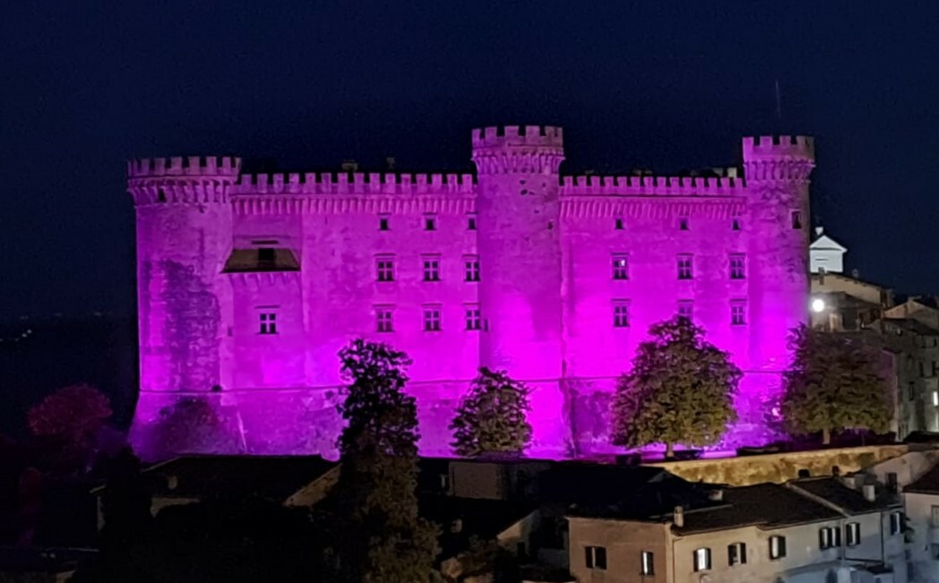 Giornata mondiale patologie eosinofile, ESEO Italia: monumenti illuminati di magenta, dalle Cascate del Niagara al Castello di Bracciano