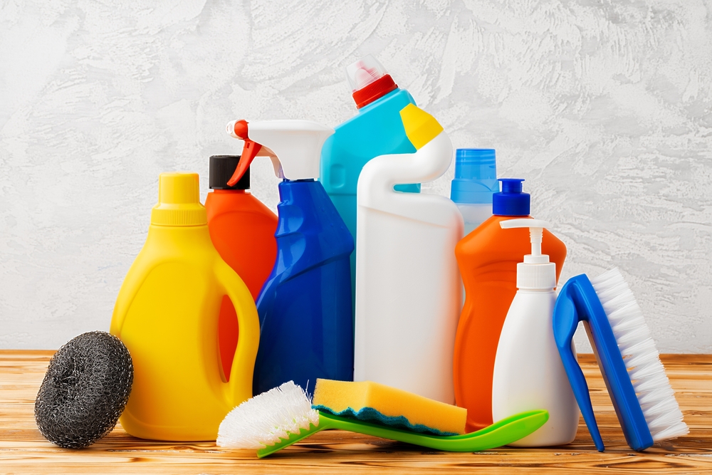 Dallo shampoo ai detersivi, studio rivela le sostanze tossiche nascoste che minacciano la salute