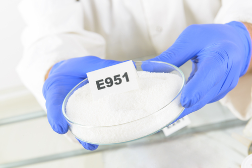 L’Oms classifica l’aspartame ‘possibilmente cancerogeno’