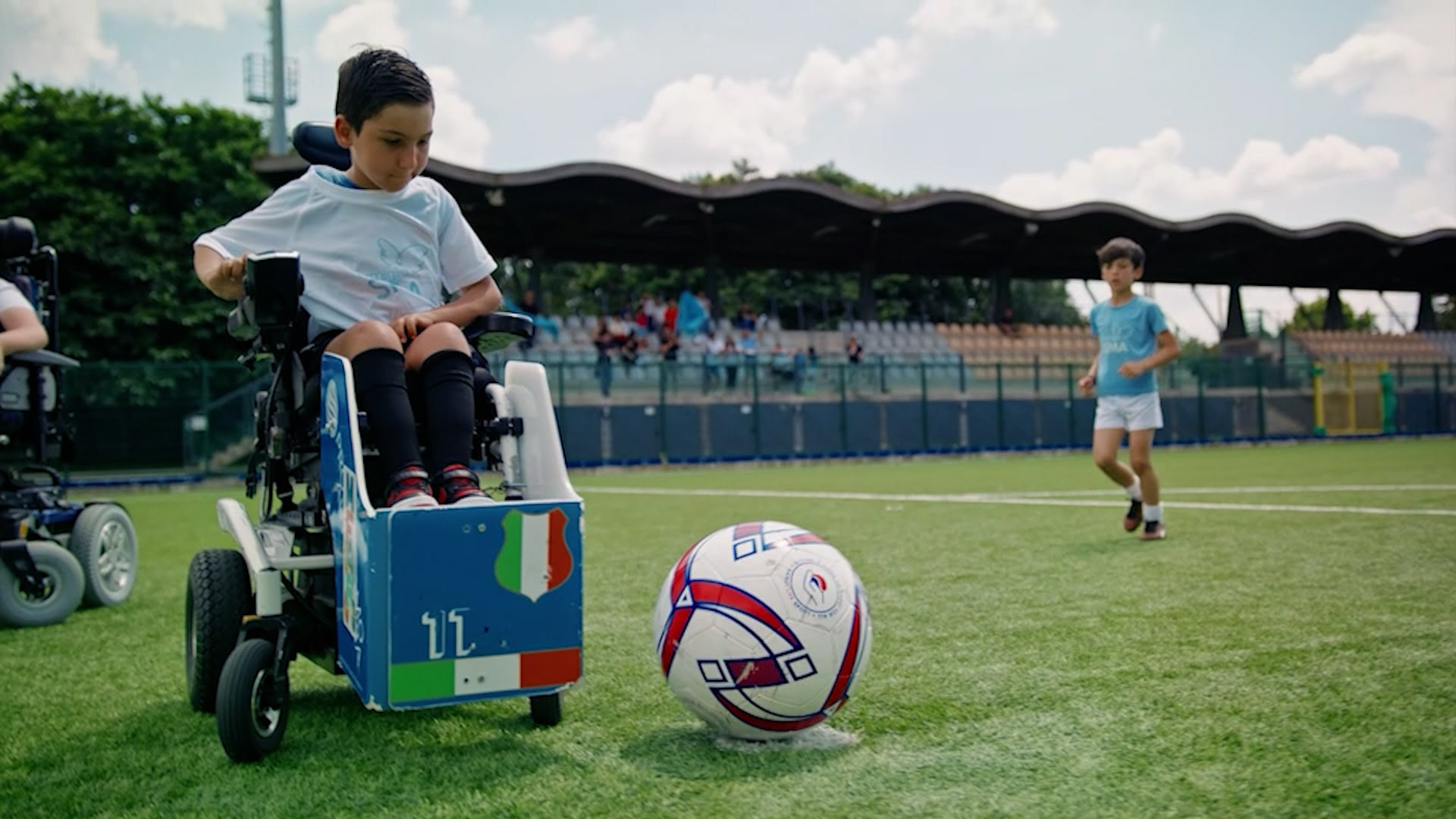 Fabio Caressa in campo per «Tutta un’altra SMA», campagna per sostenere i malati